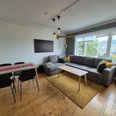 Nydelig Hus Med Privat Hage Og Fantastisk Utsikt Over Fisketorget, Bryggen Og Sentrum