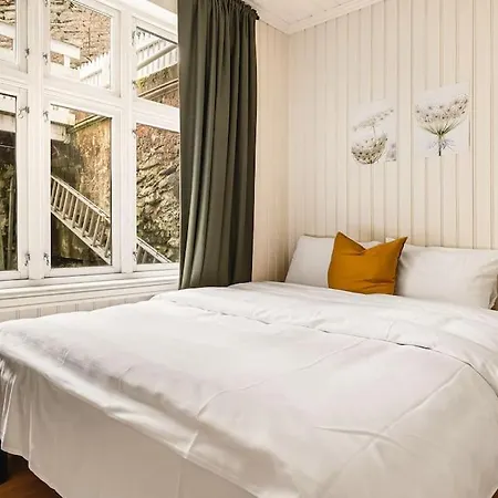 Nydelig Hus Med Privat Hage Og Fantastisk Utsikt Over Fisketorget, Bryggen Og Sentrum Apartment *