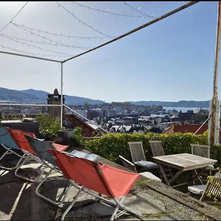 Nydelig Hus Med Privat Hage Og Fantastisk Utsikt Over Fisketorget, Bryggen Og Sentrum Apartment
