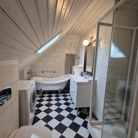 Nydelig Hus Med Privat Hage Og Fantastisk Utsikt Over Fisketorget, Bryggen Og Sentrum Bergen