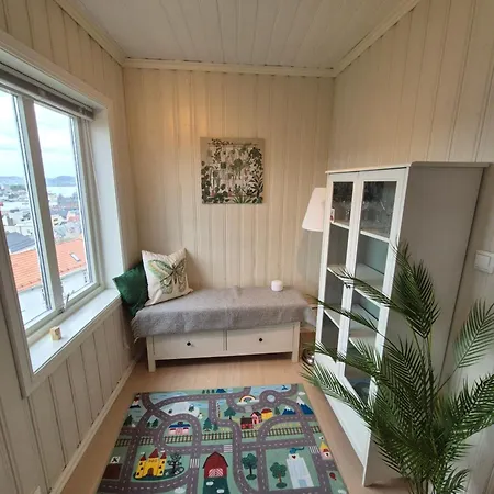 Nydelig Hus Med Privat Hage Og Fantastisk Utsikt Over Fisketorget, Bryggen Og Sentrum Apartment
