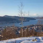 Nydelig Hus Med Privat Hage Og Fantastisk Utsikt Over Fisketorget, Bryggen Og Sentrum