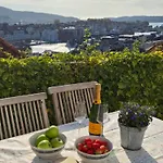 Nydelig Hus Med Privat Hage Og Fantastisk Utsikt Over Fisketorget, Bryggen Og Sentrum 베르겐