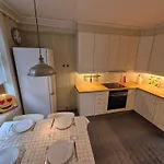 Nydelig Hus Med Privat Hage Og Fantastisk Utsikt Over Fisketorget, Bryggen Og Sentrum * 베르겐