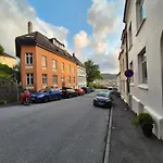 아파트 Nydelig Hus Med Privat Hage Og Fantastisk Utsikt Over Fisketorget, Bryggen Og Sentrum *