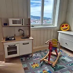 Nydelig Hus Med Privat Hage Og Fantastisk Utsikt Over Fisketorget, Bryggen Og Sentrum *