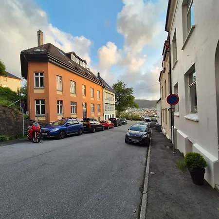 Appartement Nydelig Hus Med Privat Hage Og Fantastisk Utsikt Over Fisketorget, Bryggen Og Sentrum *
