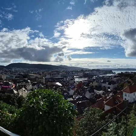 Nydelig Hus Med Privat Hage Og Fantastisk Utsikt Over Fisketorget, Bryggen Og Sentrum *