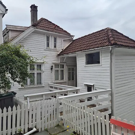 Lägenhet Nydelig Hus Med Privat Hage Og Fantastisk Utsikt Over Fisketorget, Bryggen Og Sentrum