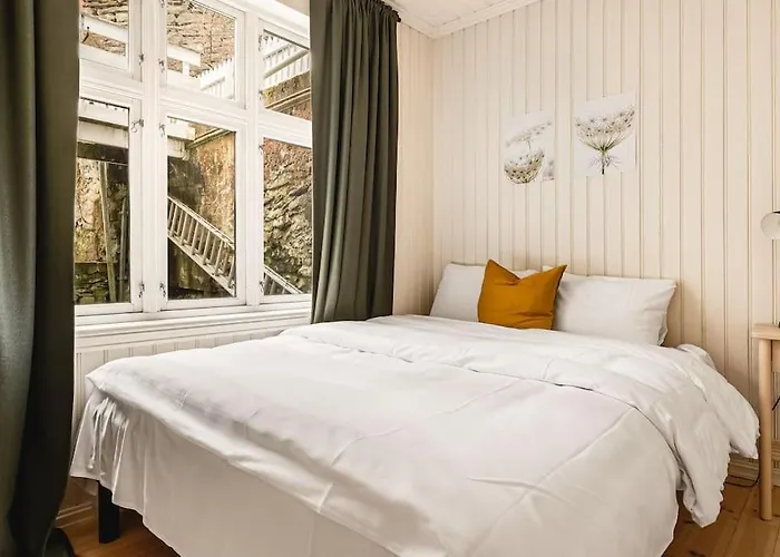 Nydelig Hus Med Privat Hage Og Fantastisk Utsikt Over Fisketorget, Bryggen Og Sentrum Lägenhet *