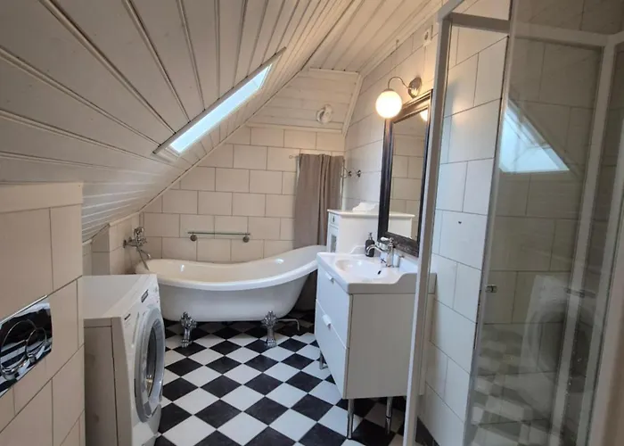 Nydelig Hus Med Privat Hage Og Fantastisk Utsikt Over Fisketorget, Bryggen Og Sentrum 베르겐