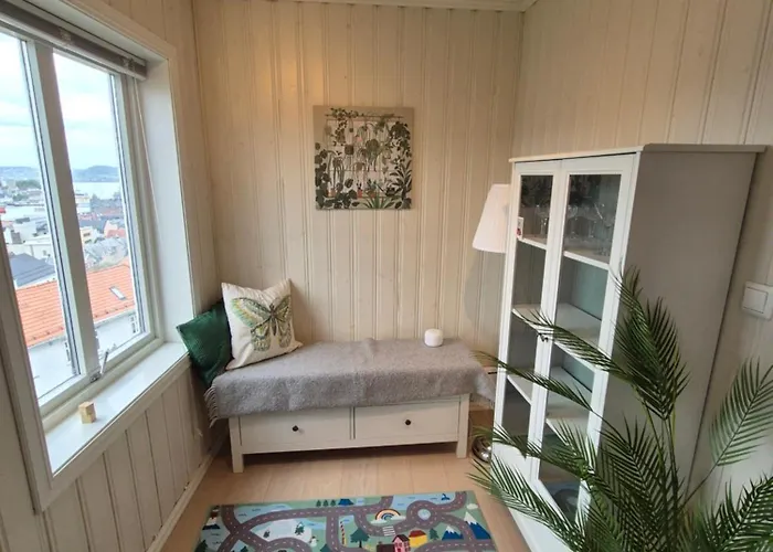 Nydelig Hus Med Privat Hage Og Fantastisk Utsikt Over Fisketorget, Bryggen Og Sentrum Lägenhet