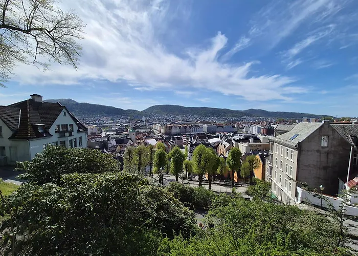 Nydelig Hus Med Privat Hage Og Fantastisk Utsikt Over Fisketorget, Bryggen Og Sentrum 아파트 *