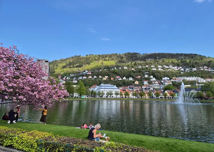 Nydelig Hus Med Privat Hage Og Fantastisk Utsikt Over Fisketorget, Bryggen Og Sentrum Lägenhet Bergen